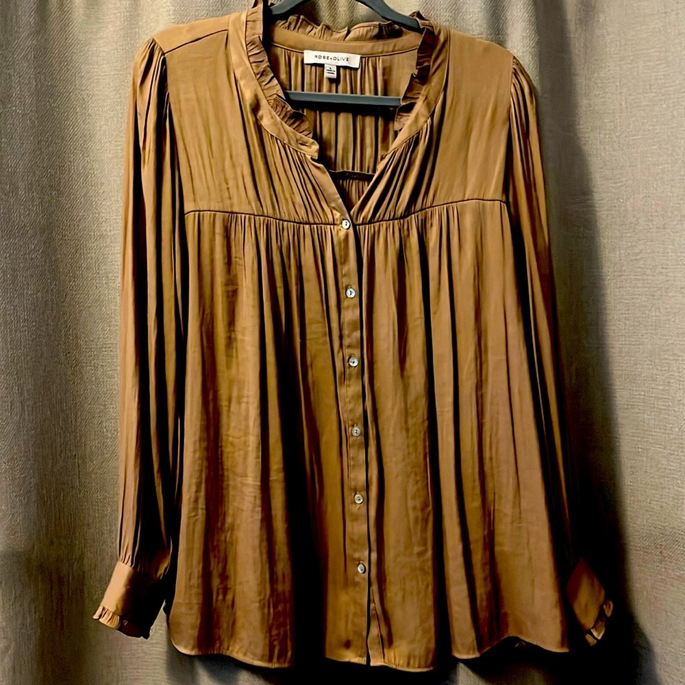 Pre-loved Larege blouse. Long sleeve. Brand Rose-Olive